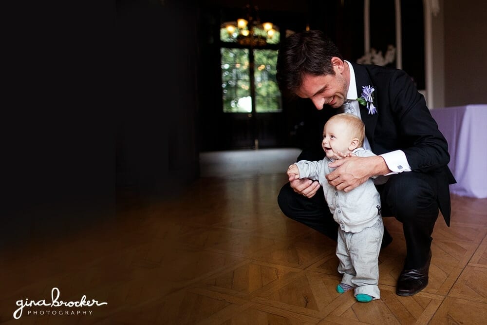 Baby dancing with Groom Baby dancing with Groom