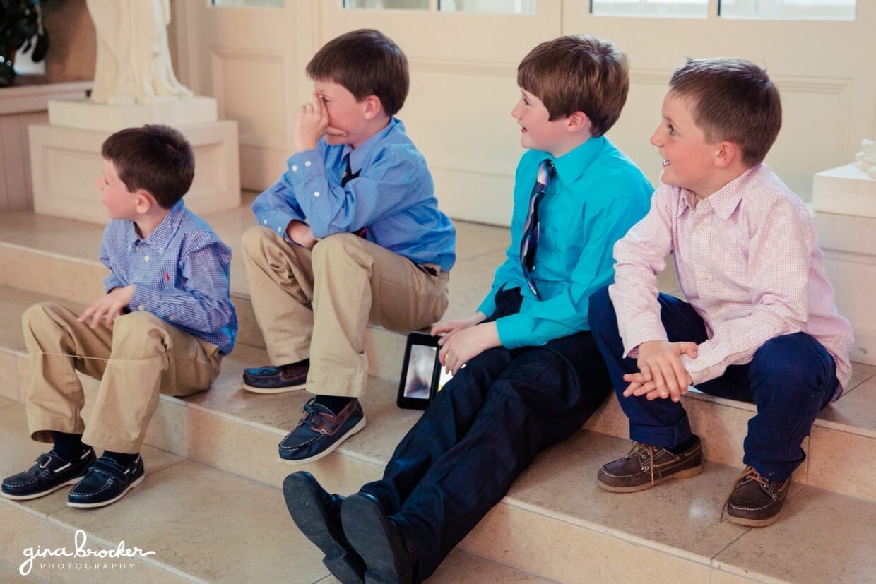 kids-laughing-at-wedding-toasts The kids at the wedding laugh during the best man's funny wedding toast