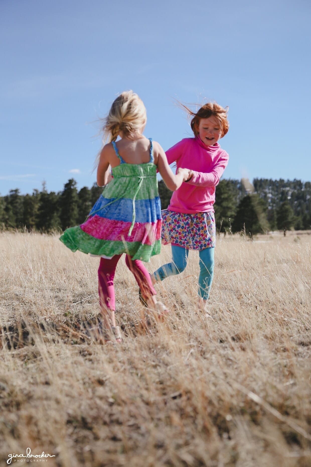 10.sisters.spinning.in.field Little girls spin around in a field during their family photo shoot