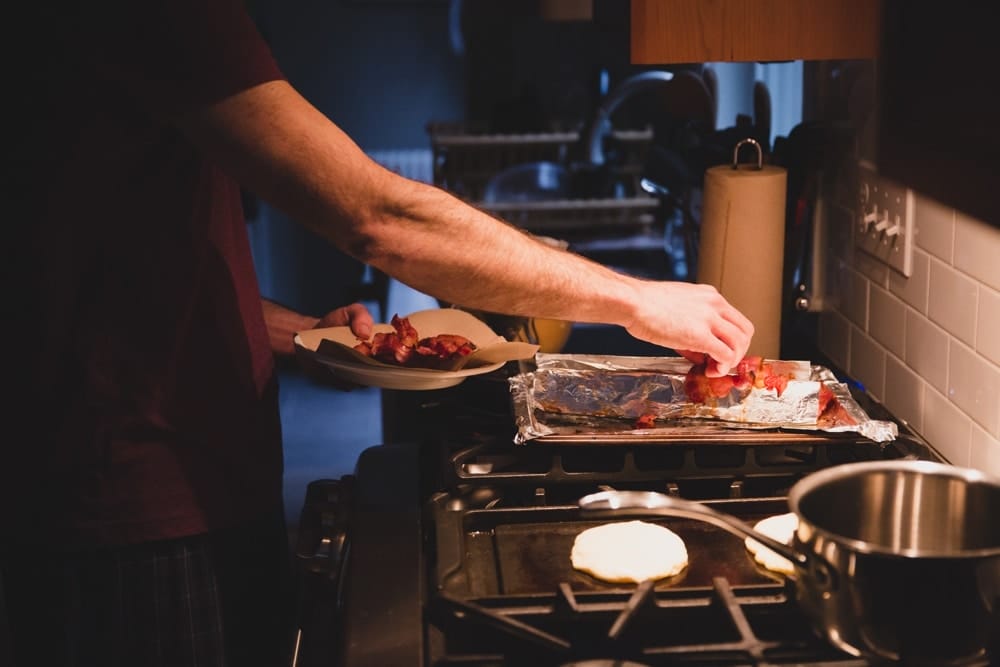 06.father.cooking.breakfast